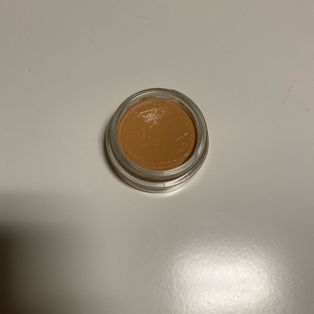 Monika Blunder cover all in one foundation shade 4 Vier